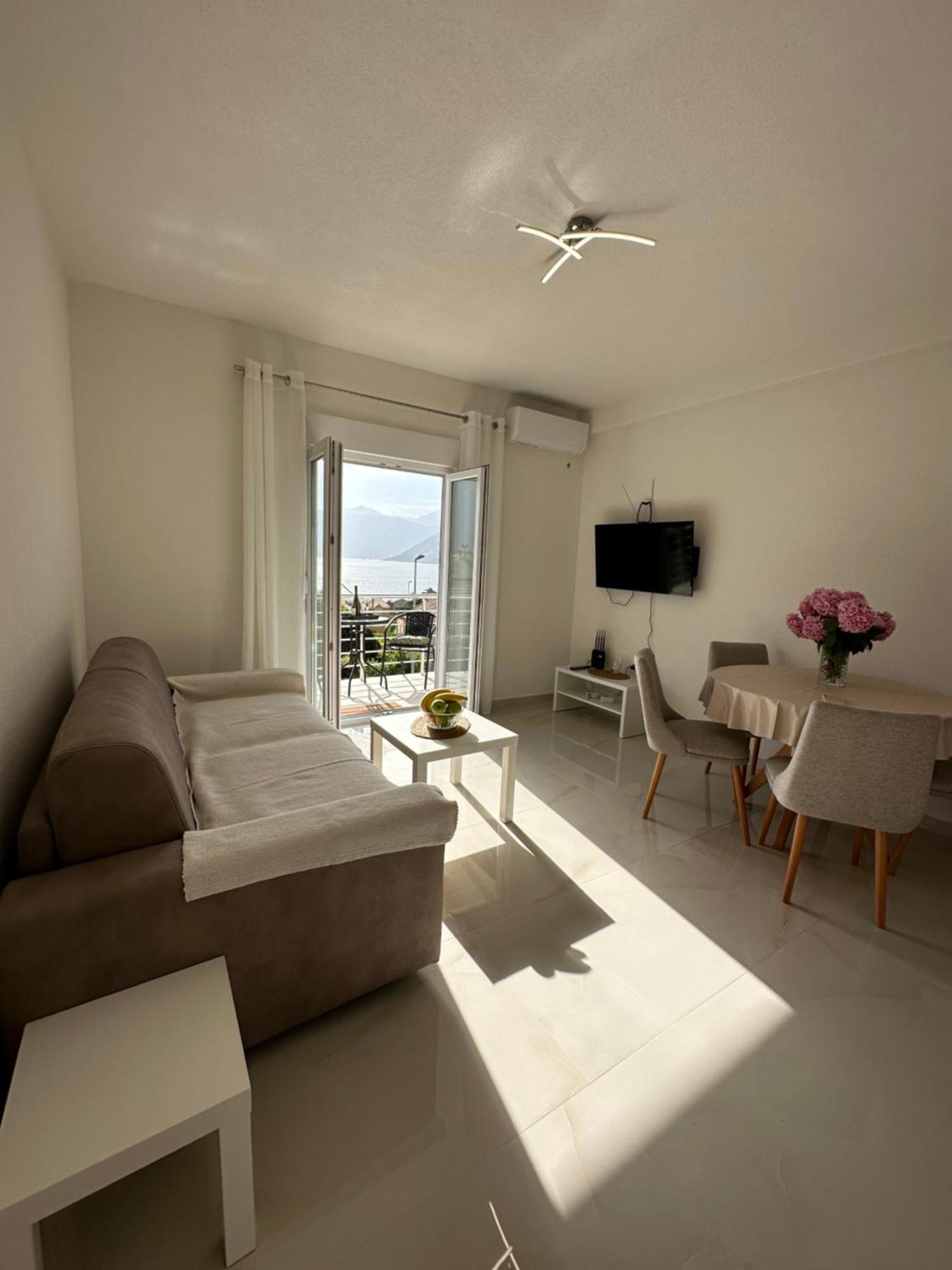 Sunny Apartment โกตอร์ ภายนอก รูปภาพ