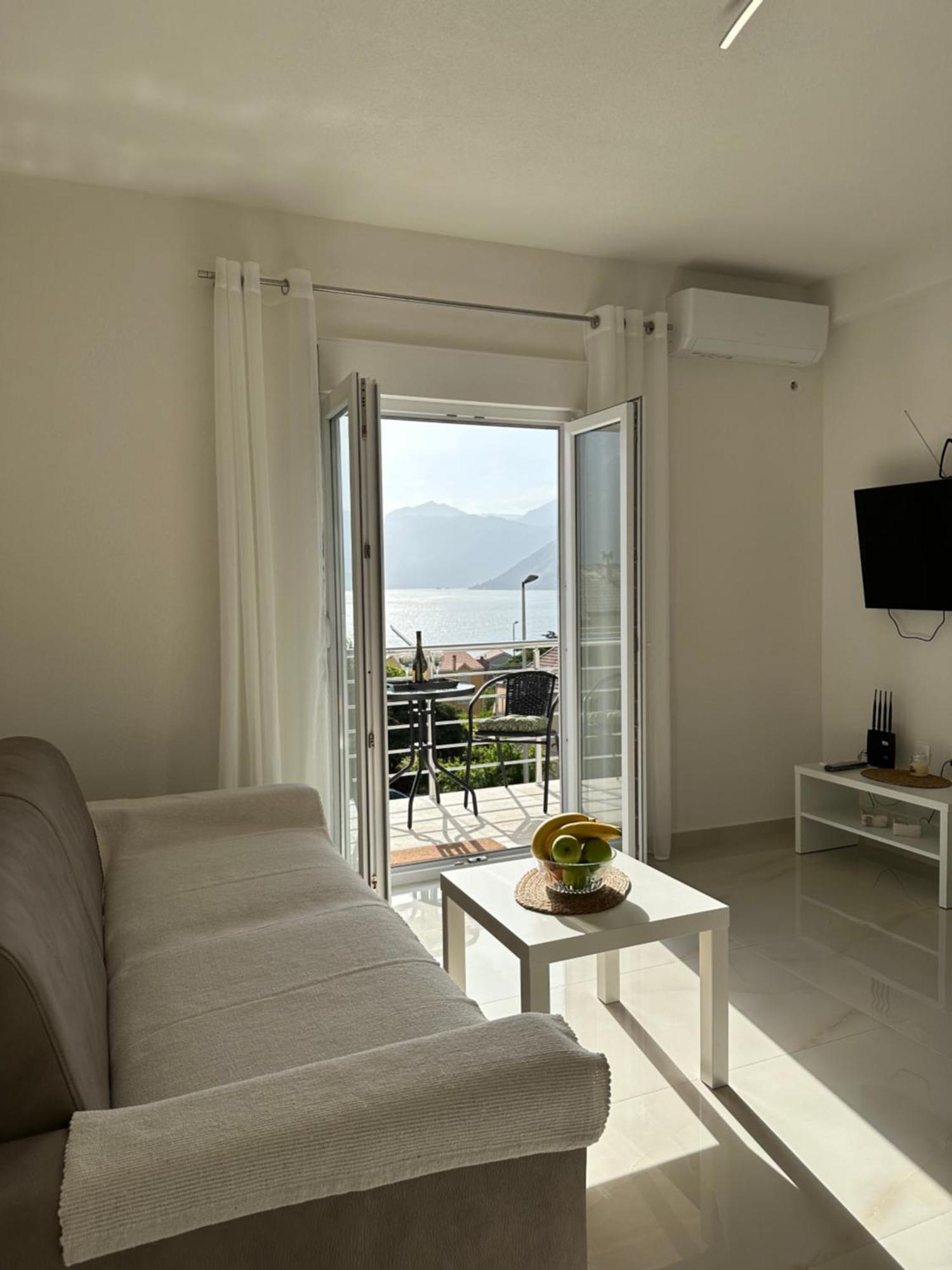 Sunny Apartment โกตอร์ ภายนอก รูปภาพ