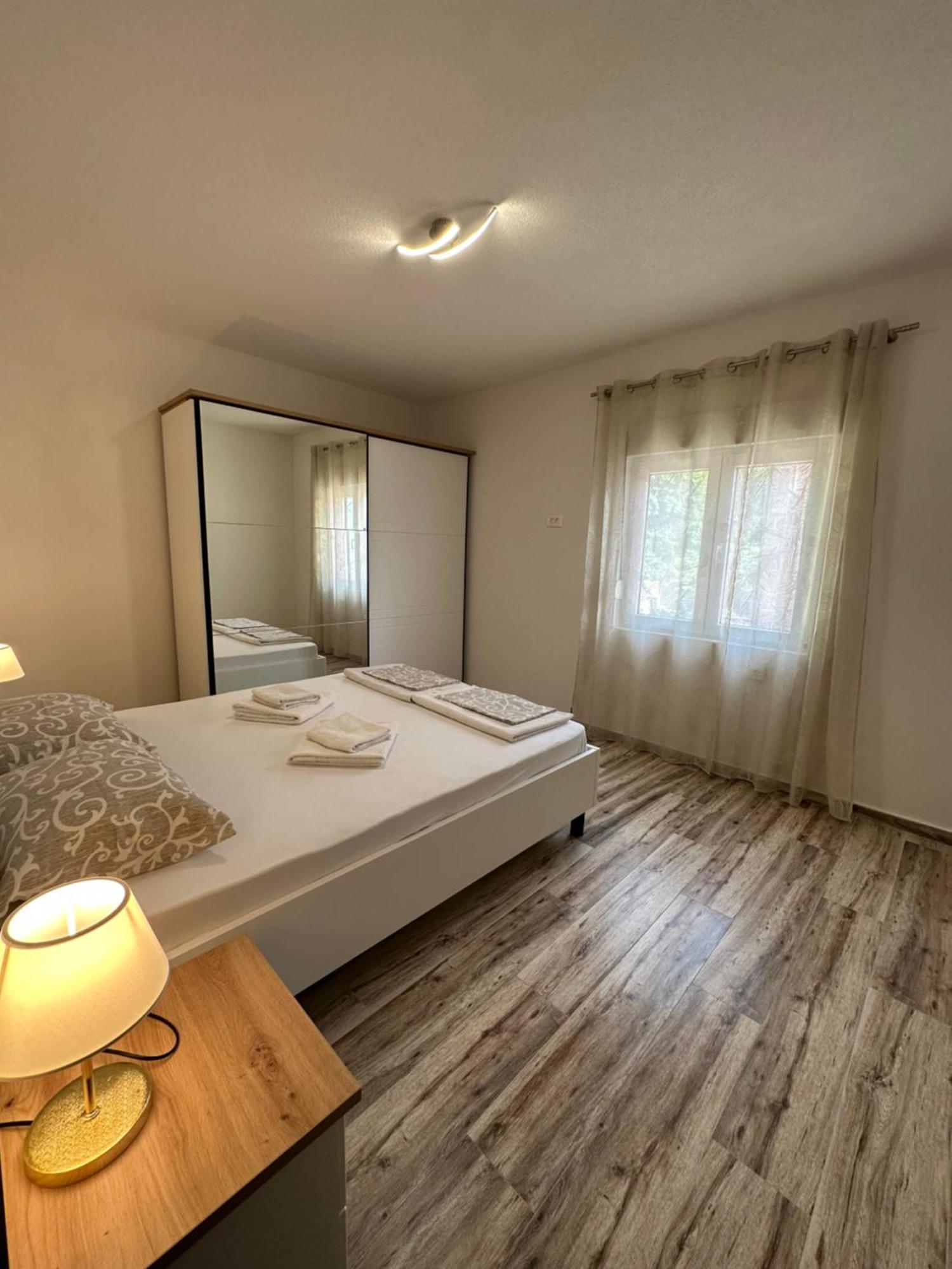 Sunny Apartment โกตอร์ ภายนอก รูปภาพ