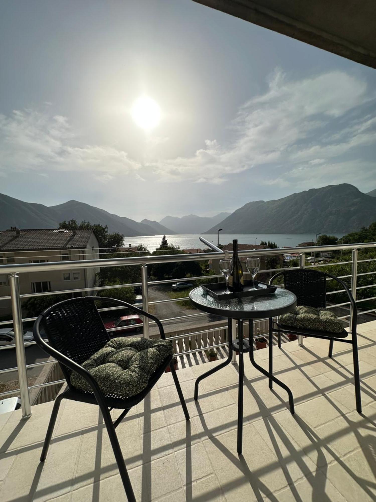 Sunny Apartment โกตอร์ ภายนอก รูปภาพ